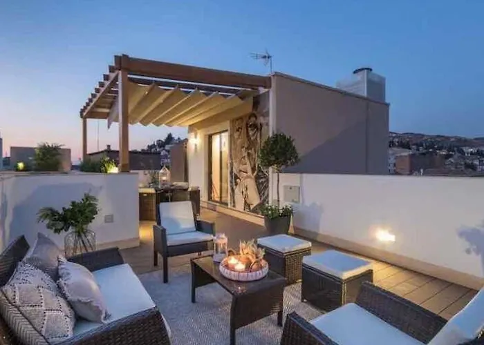 Chezmoihomes Plaza Nueva Penthouse